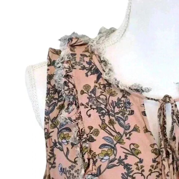 PLEIONE Plise Sleeveless Peach Floral Blouse Tie Neck Frayed Edges Size Medium - Picture 2 of 8